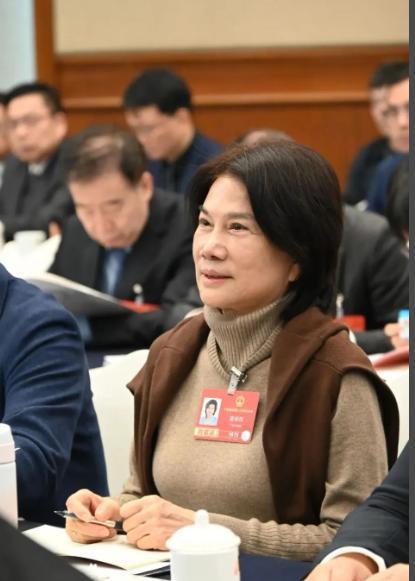 1991年，董明珠上门讨要42万货款，经销商却说：“再发50万的货，卖完一起结！