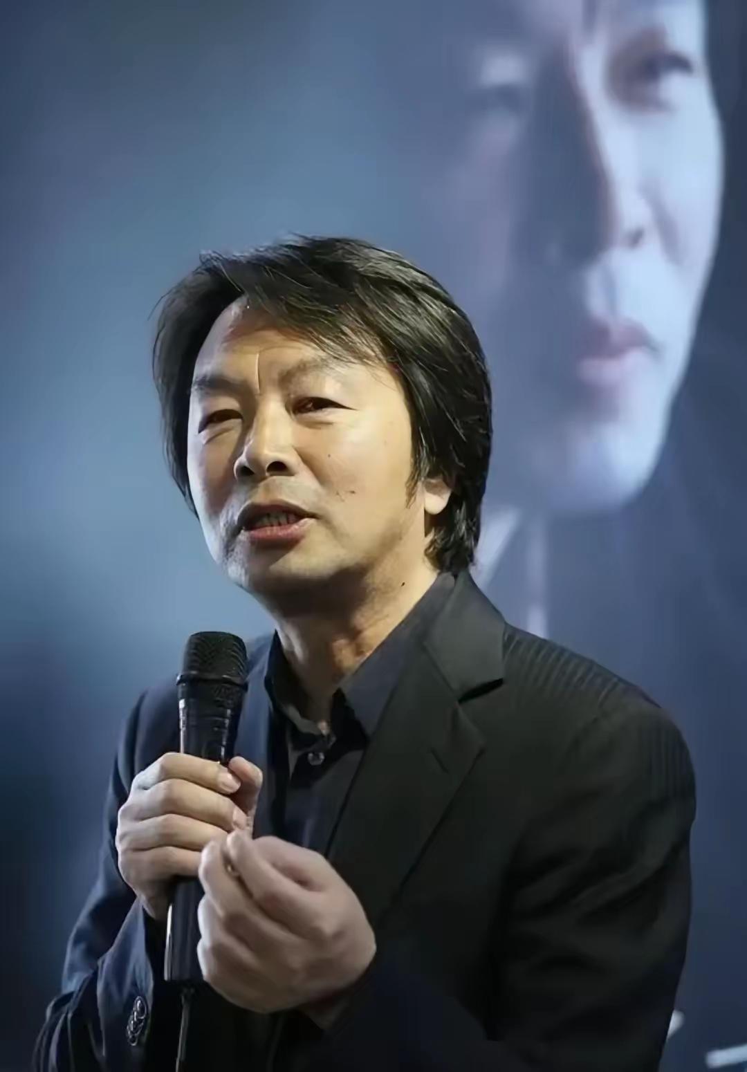 刘震云最有哲理的一段话：“牌友只会催你打牌，球友只会约你打球，网友只会找你闲聊，