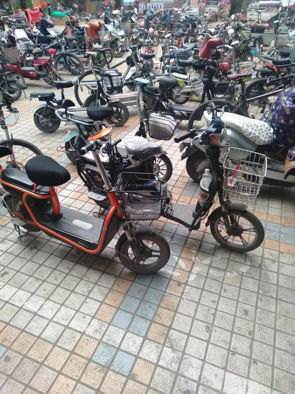 我发现一个奇怪的问题，现在二手电动车不带电瓶还挺贵，周日和朋友一块去买电动车，想