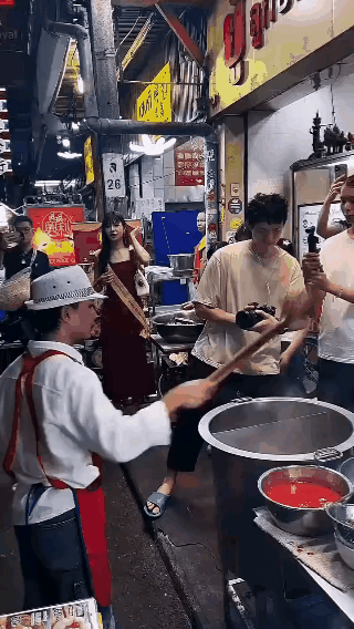 看得出来，小姐姐是真的怕了。