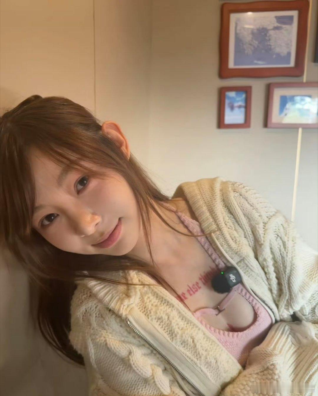 这个人是痞幼吗穿着是不是有点暴露