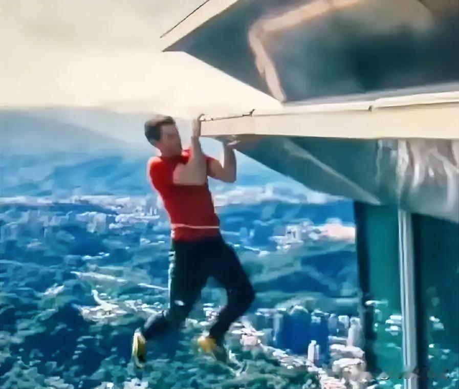 美国极限运动员霍诺德徒手攀爬台北101大楼。蒋万安欣喜表示:让全世界抬头一起看