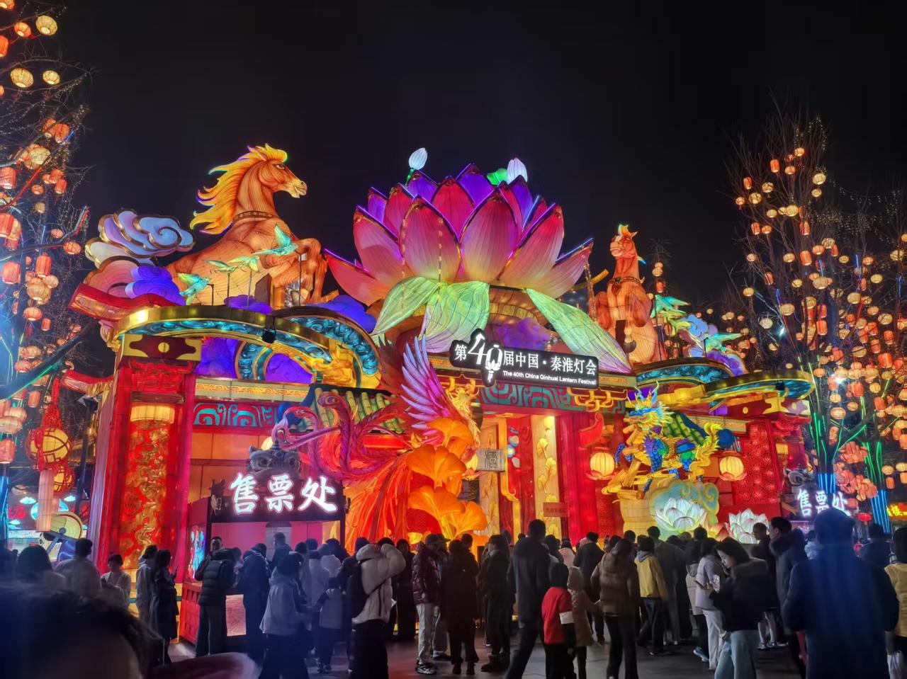 [捂脸哭][捂脸哭]南方的朋友来京游玩，看了圆明园灯会，告知一是觉得布置氛围诡异，二