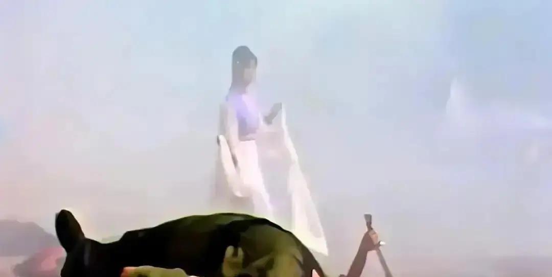 87版《红楼梦》最出圈的那场“黛玉惊梦”，差点一刀没。王扶林拍了七天，柔光