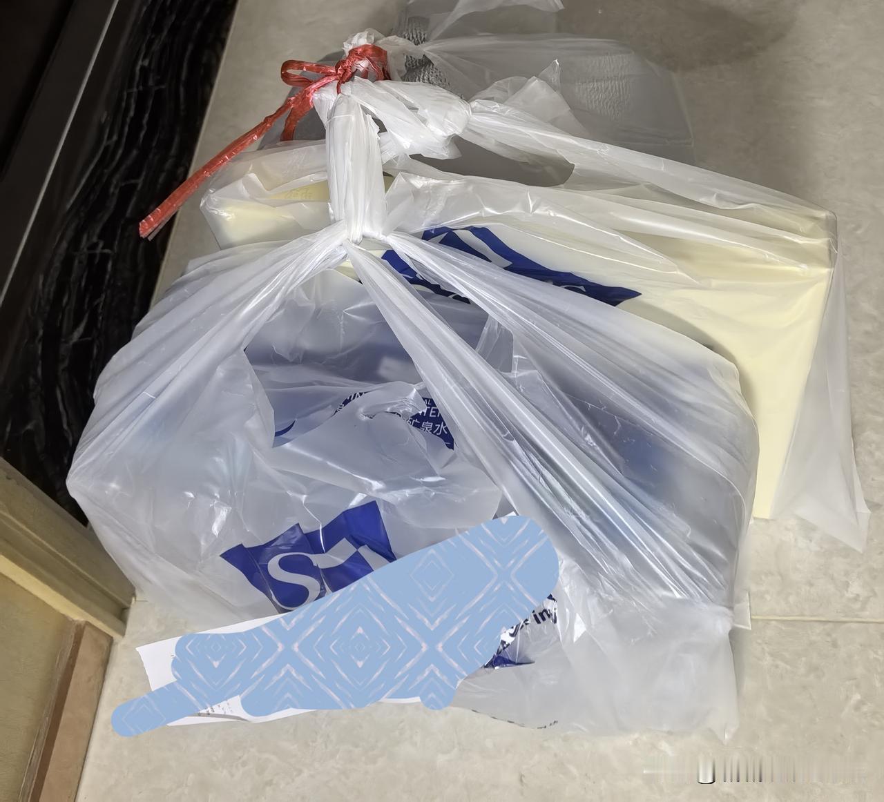 虽说山姆店步行也就10分钟，但这样的超市也用不着自己去挑挑拣拣，线上和门店货品品