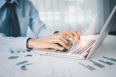 南财观察|上一轮牛市买的主动权益基金, 为何还有4成未回本?