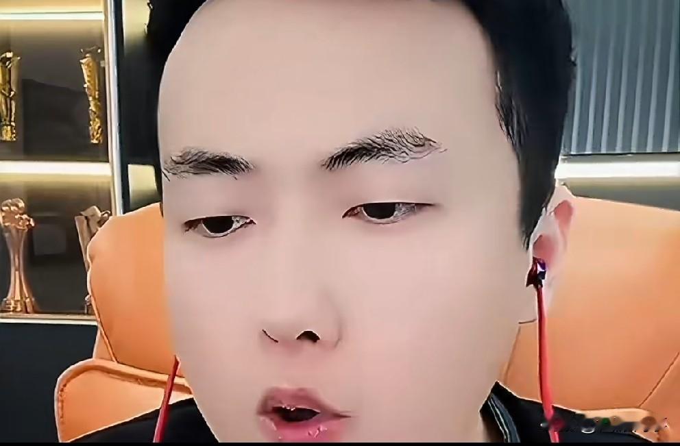 丁一讲述吴迪刷年框太实在！吴迪为了完成年框，上个月给徒弟