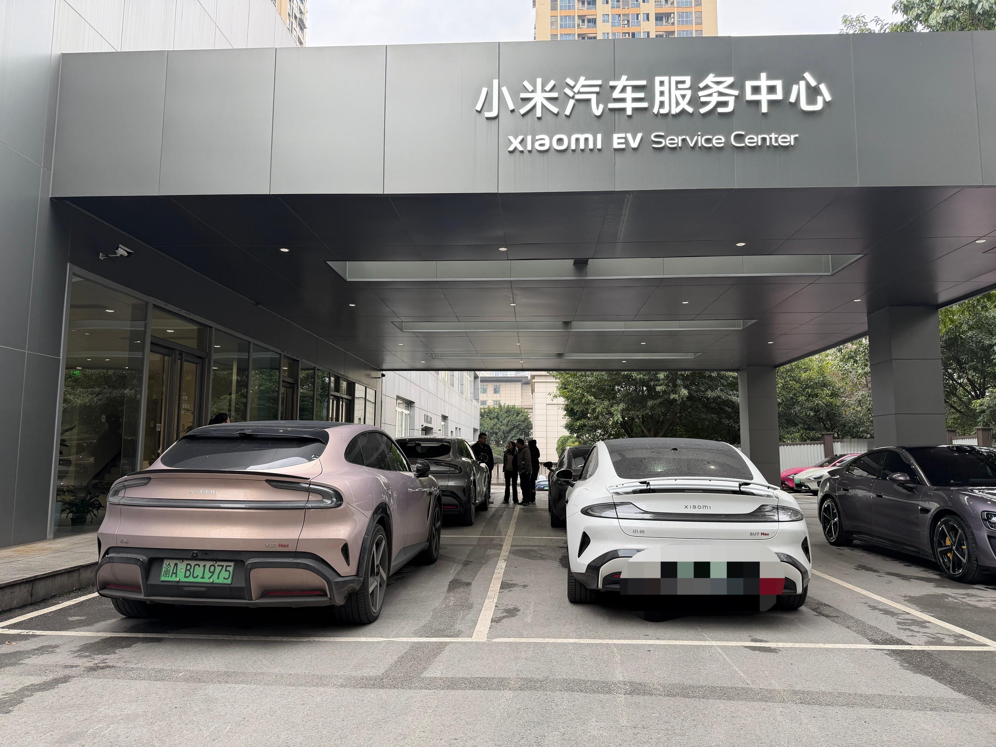 天气冷了、连胎压都怕冷，想着顺路去小米4s店看看，以为能打个气就可以了，没想到不