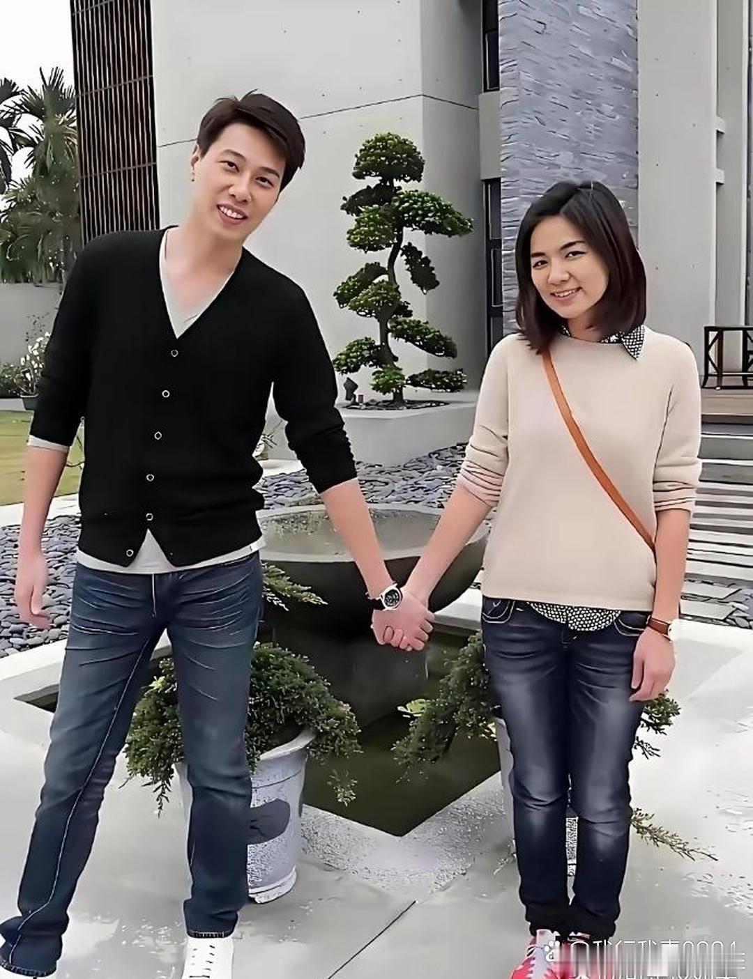 好家伙，他俩居然是两口子！我看十几年电视了，现在才知道。​​​