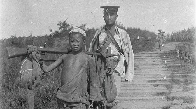 1938年，朱荣贵不放心自家的西瓜地，决定晚上带着砍刀去查看，竟发现一名落单的日
