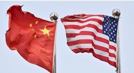 在英国留学的经济学博士岳建勇发出警告，别看现在中国经济是世界第二，但是还有两个大