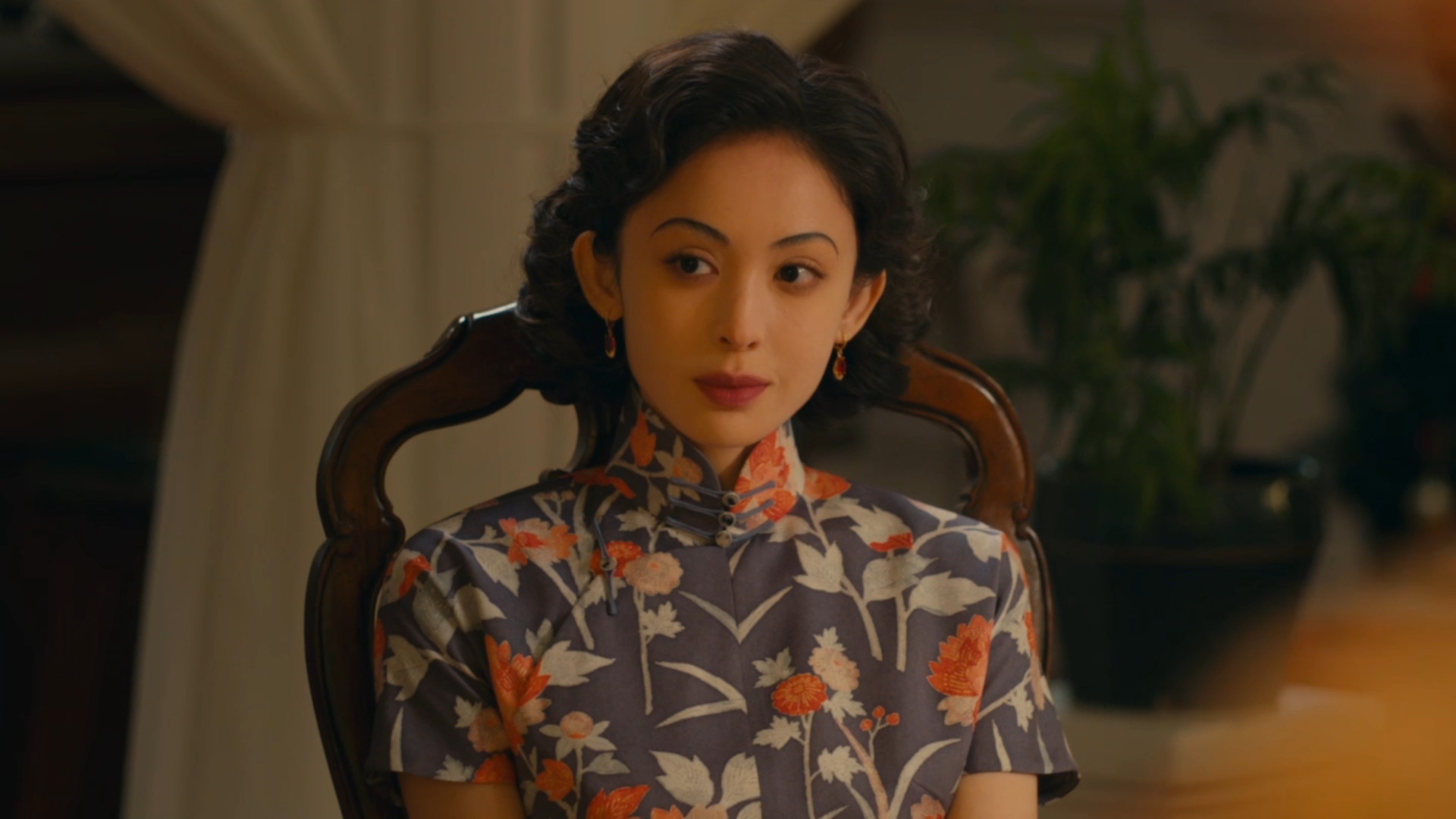 长剧醒来的中式女性美学《醒来》三位女性角色选角太出彩。娜扎金宝似烈焰玫瑰明艳鲜活