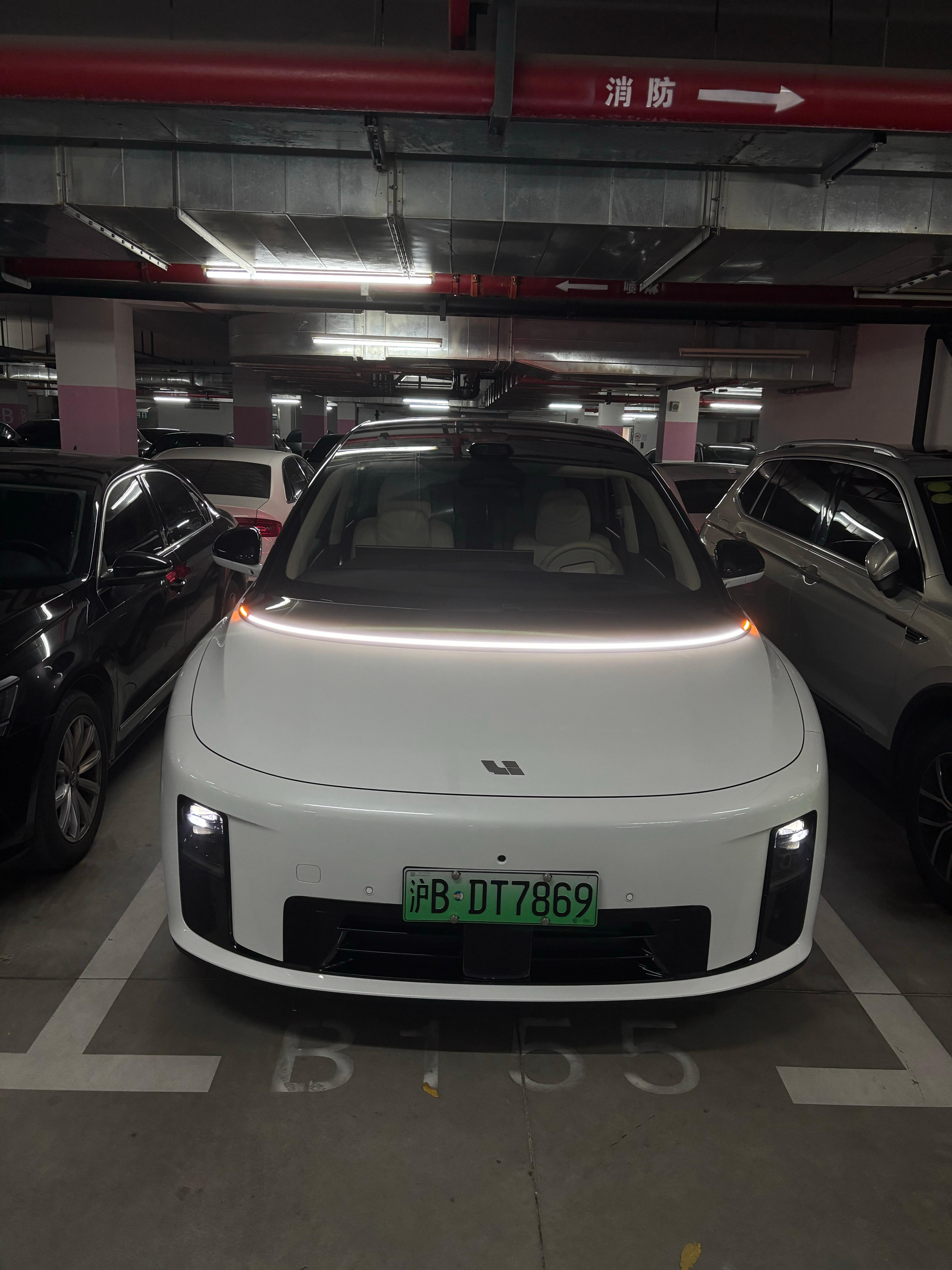 原来每次行程结束之后，理想i8还会给你生成一个智驾报告。