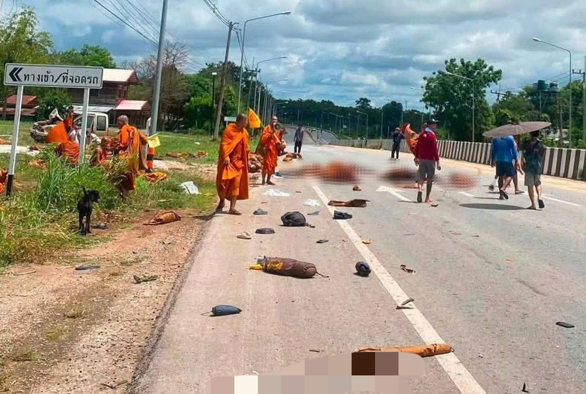 泰国8名僧侣徒步苦行路上遭遇车祸身亡，肇事者是一名11岁男孩偷开父亲的皮