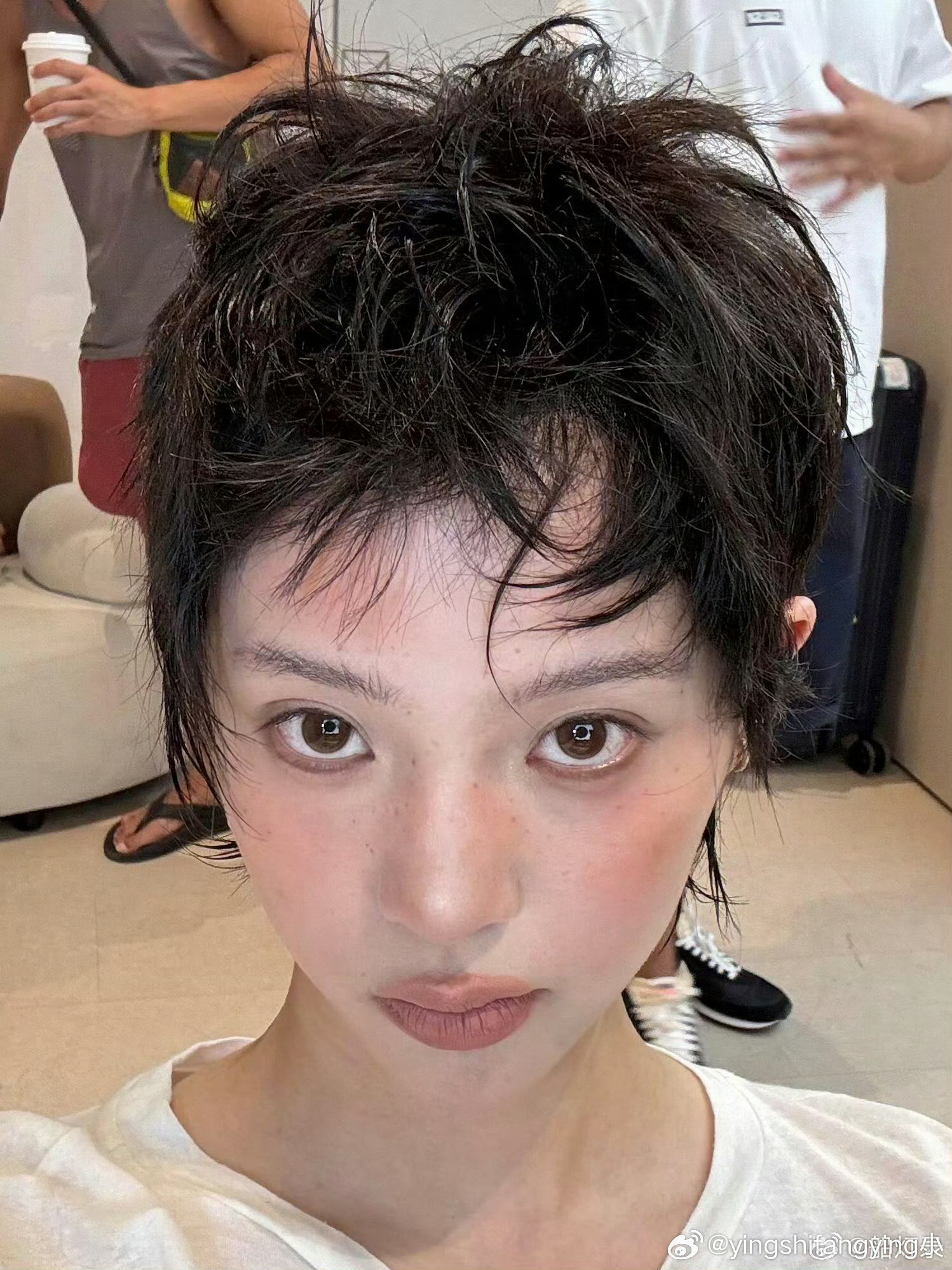 欧阳娜娜短发娜娜短发造型绝了！像朵莉亚般治愈又活泼，乖乖的气质里透着古灵精怪。长