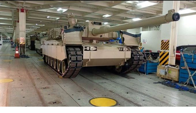 7月10日，韩国两辆K2黑豹坦克和六辆8X8K808白虎装甲运兵抵达利马大都市