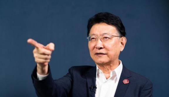 台湾省退役少将栗正杰在政论节目中表示，赖清德的儿子躲在美国不台湾省退役少将栗正杰