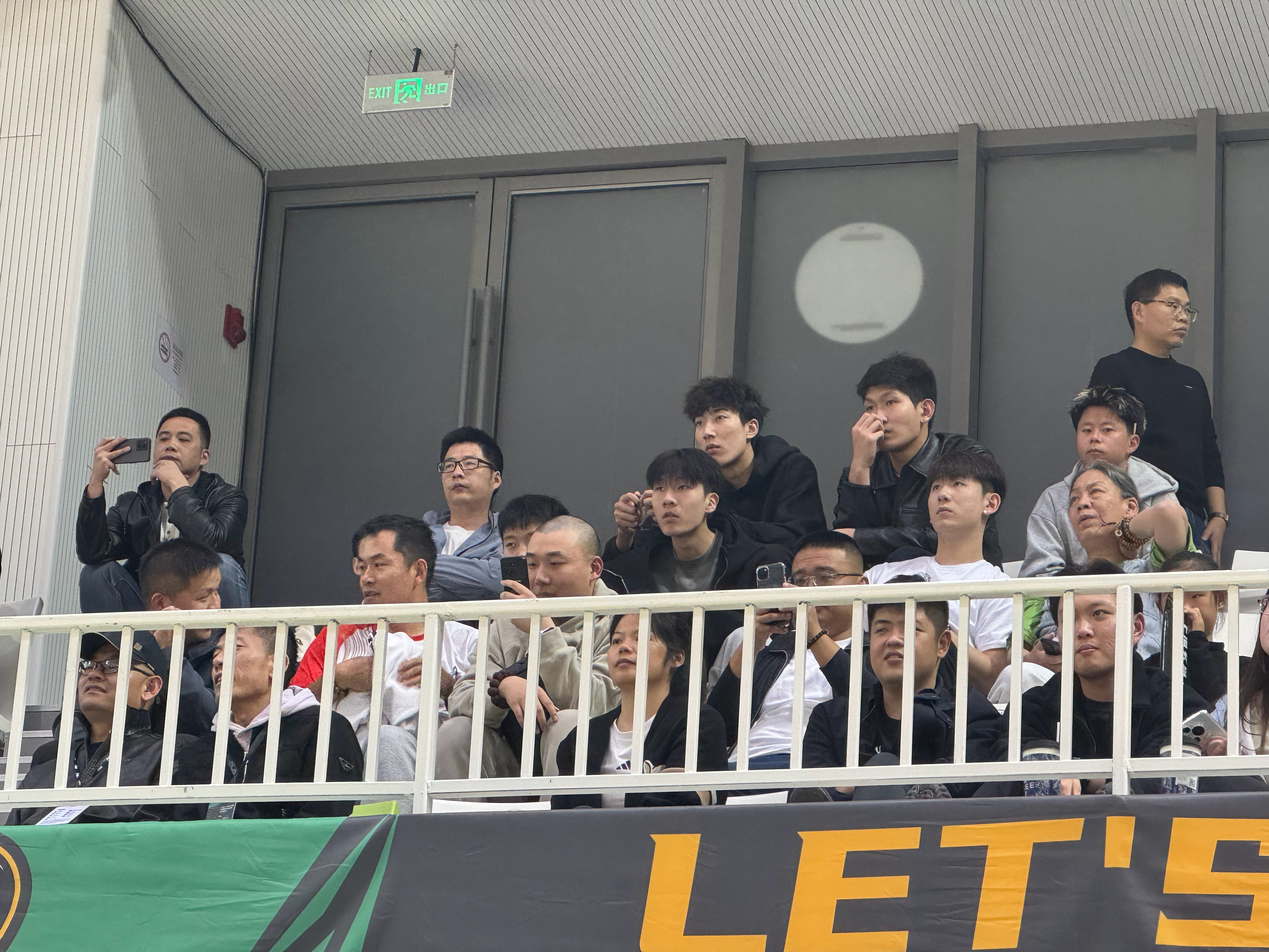 程望樊&郭丰玮后援团上海久事大鲨鱼久事雷三上海玄鸟男篮