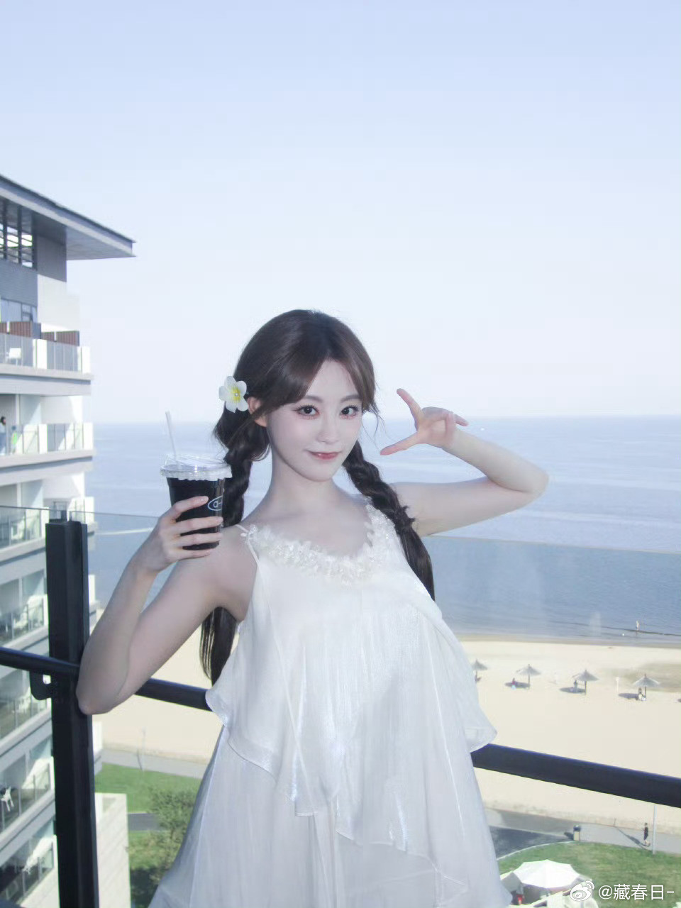 祝绪丹下午是妹妹晚上就变妈妈了祝绪丹！你就美的那么权威！！下午还是甜妹，晚上直接