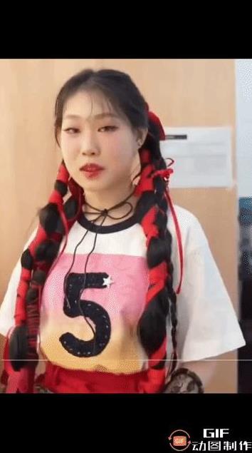 说句实话，我觉得小沈阳的女儿沈佳润长的也就一般般。虽然比小时候长的好看点了，但是