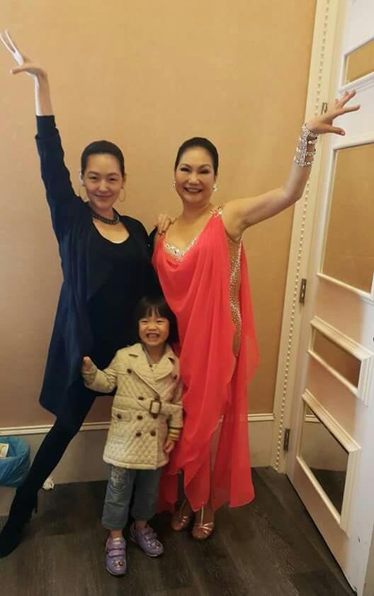 李春梅三个女儿中，最像她的是小S，无论是相貌还是性格。