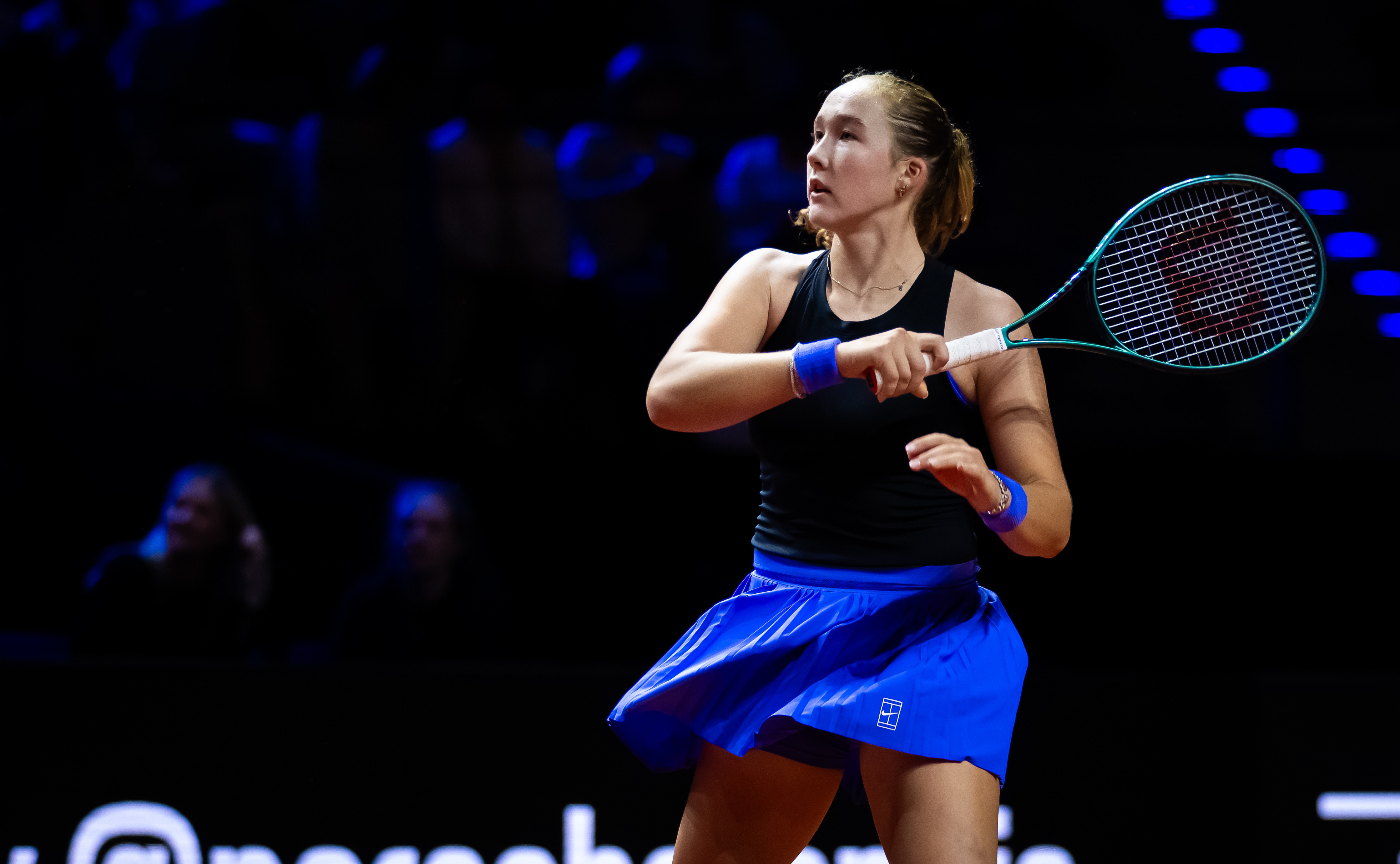 安德列娃扳平大比分❗即时战况：米拉·安德列娃以6-4拿下第二盘，和斯瓦泰克进入决