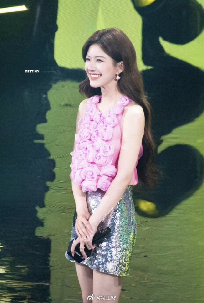 站姐发的赵露思、各家站姐发的赵露思各家站姐发的赵露思，都好美！女顶就是这么权