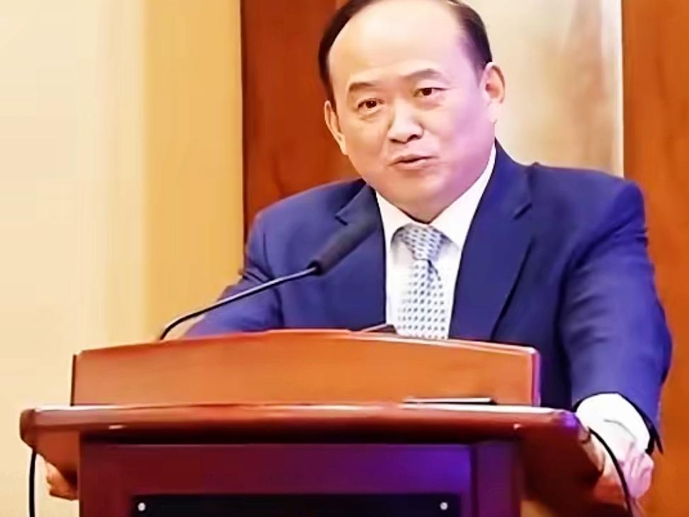 不懂就问，金龙鱼可是鲁花的四大股东之一啊！按说俩家该抱团好好做事、互相帮衬，结