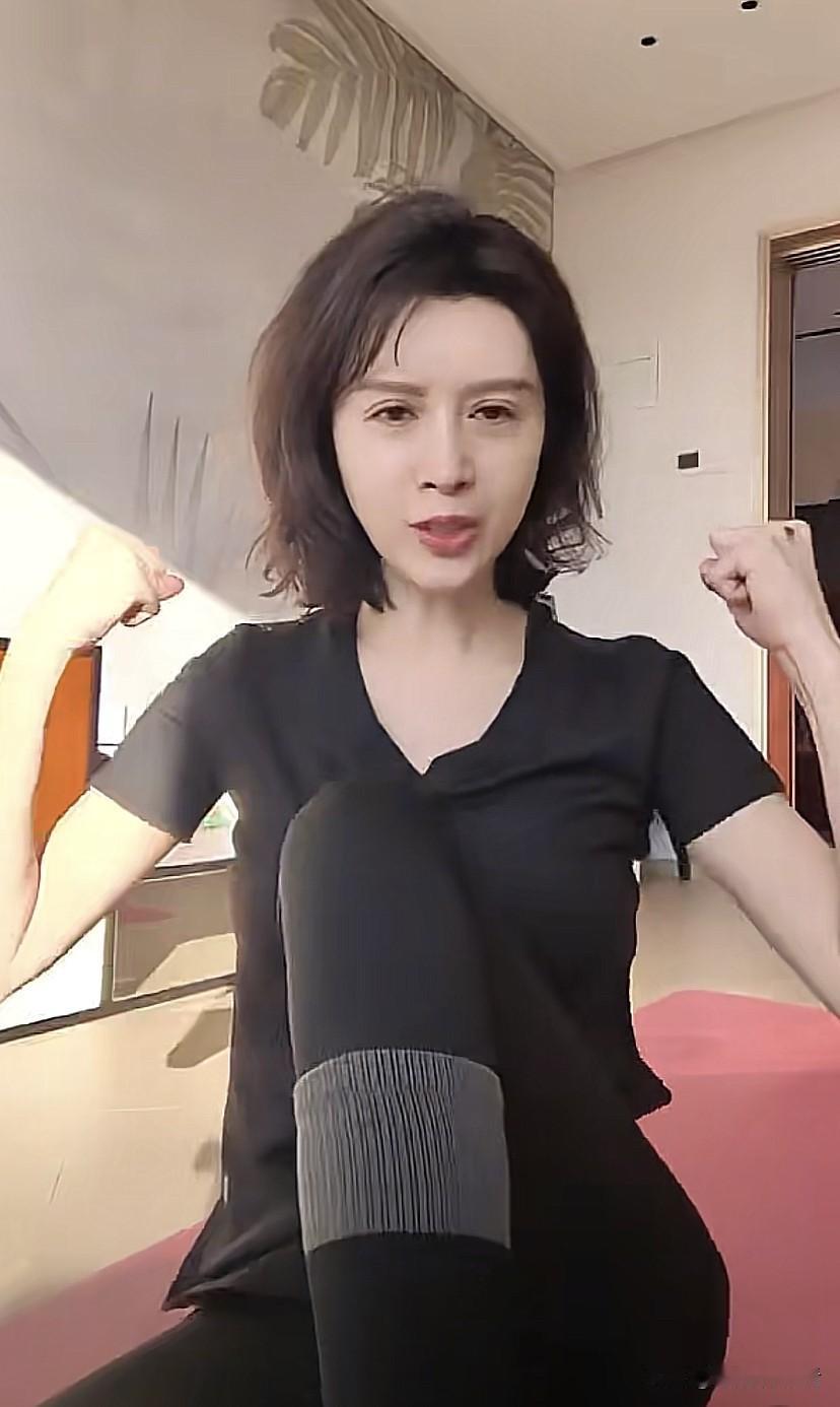 12月29日，金巧巧在自己家里直播，当时她正在做瑜伽，明显比以前瘦了很多，她表示