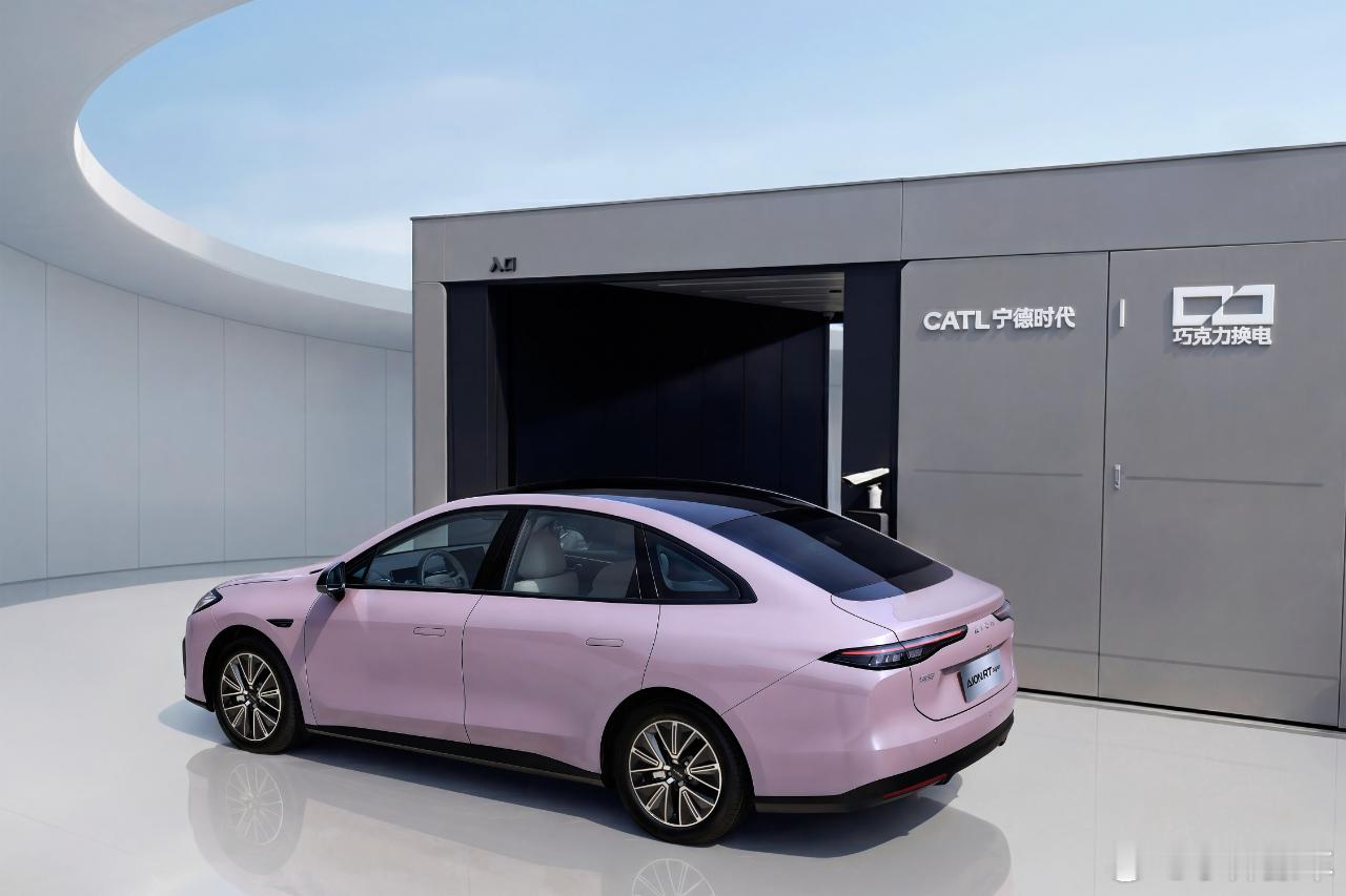 掐指一算，今天上新9款新车。凯美瑞2.0HXS光辉版磨砂金上市，传祺M82.