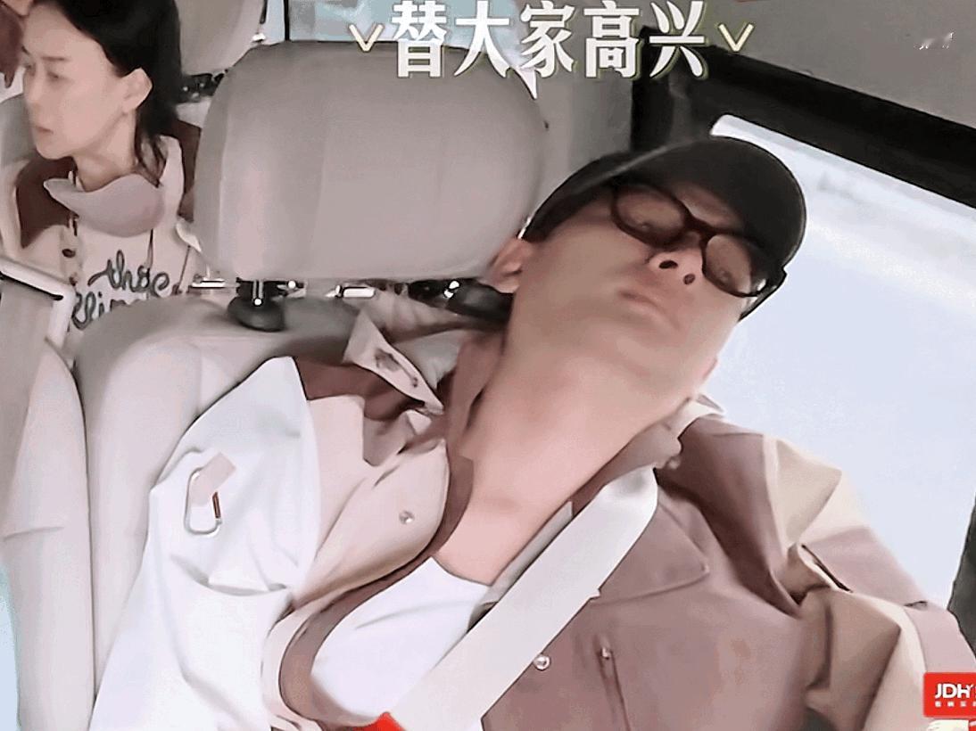 看着脸色苍白、生无可恋的张晚意，龚俊说：“惨了，他快不行了。”那英马上接着说：“
