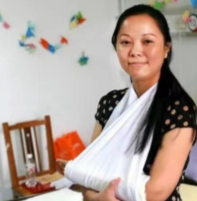 好人终有好报！2011年，31岁的杭州妈妈，徒手接住了从20楼掉下来的女童，手臂