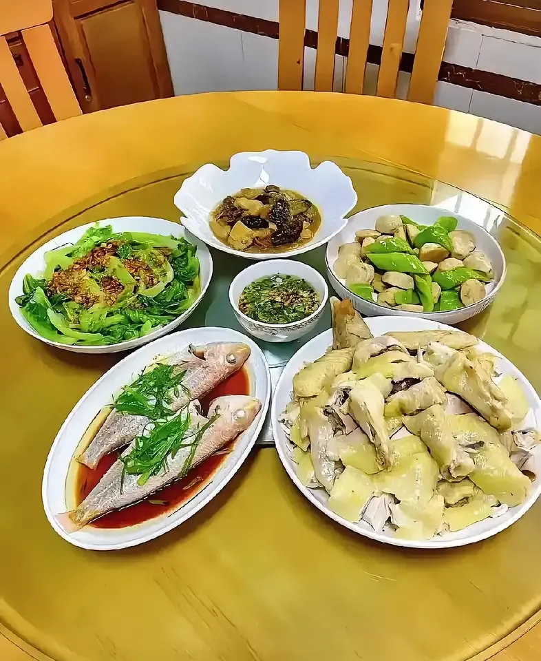 听说这一桌美食在广东、广西只是家常便饭而已，想问下两广的朋友们这情况属实吗？