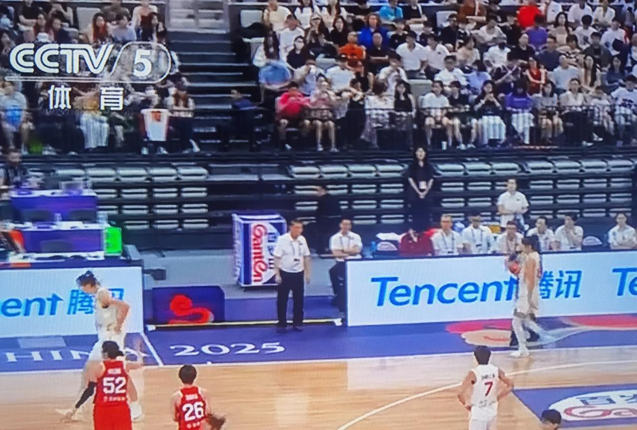 宫鲁鸣的万次投篮是怎么练的，今天对日本队，完全被对手的三分球打懵了。然后中国女篮