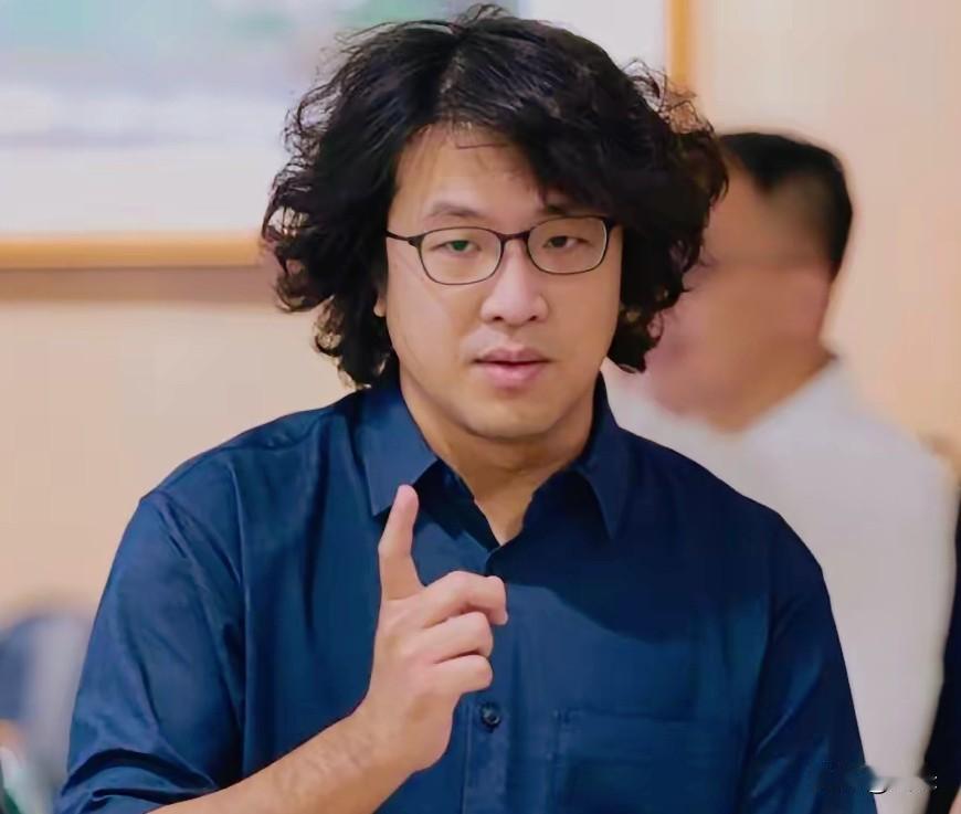 台北市长选战火药味越来越浓，民进党参选人沈伯洋靠着夜市拜票、跨区辅选，攒下不少话