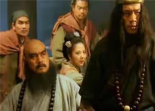 武松为什么敢拍桌子，质问宋江，反对招安?我们这里有句老话，“说话轻，过话重，
