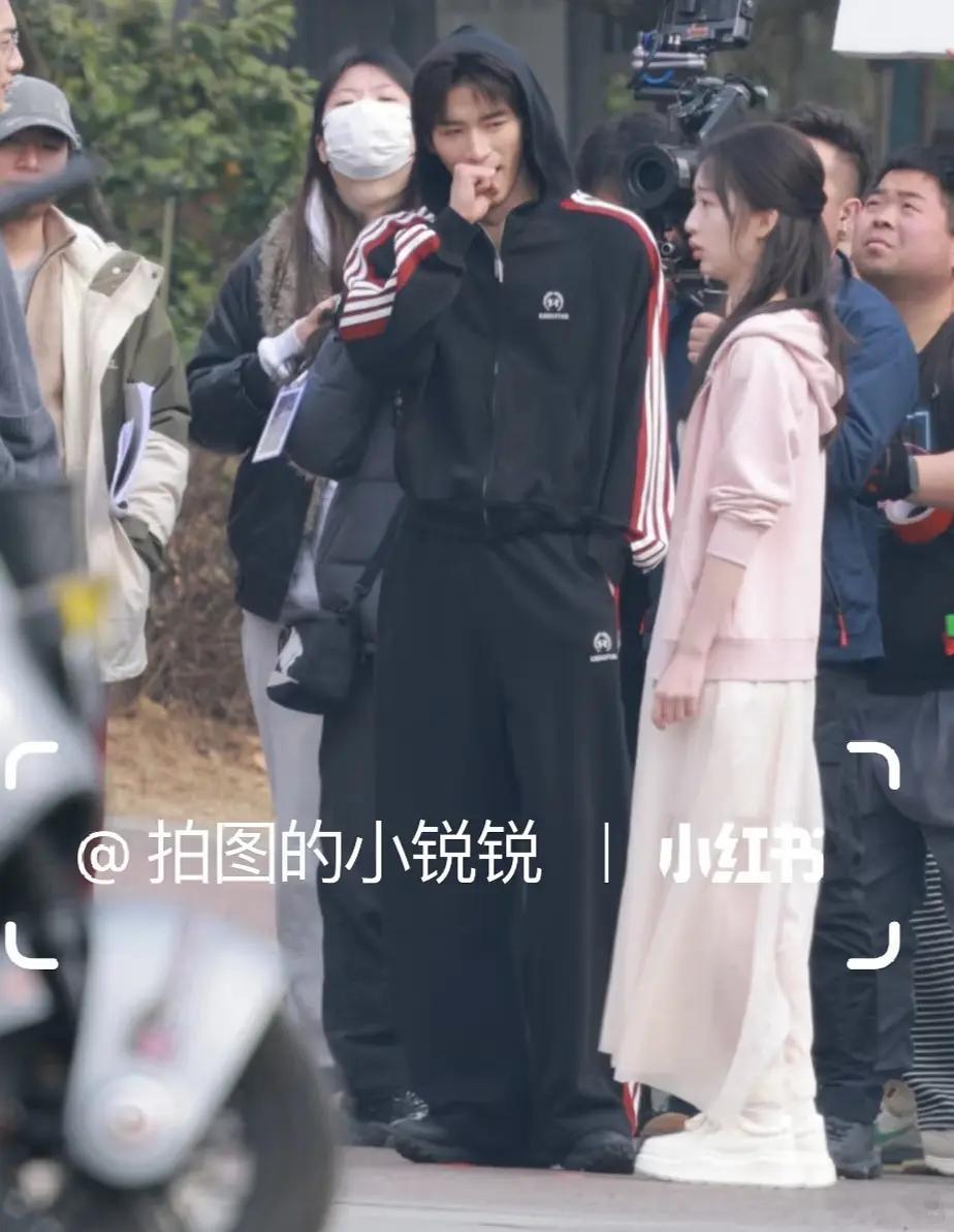 我记得白延也有一套类似的运动服路透。。