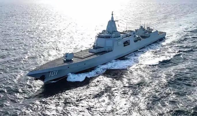 3月4日上午9时（当地时间），由055型驱逐舰“拉萨”号率领的中国海军护航舰队，