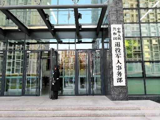 别再亏待老兵！义务兵兵龄不该只算普通工龄，理应参照公务员军龄核算养老金在数千