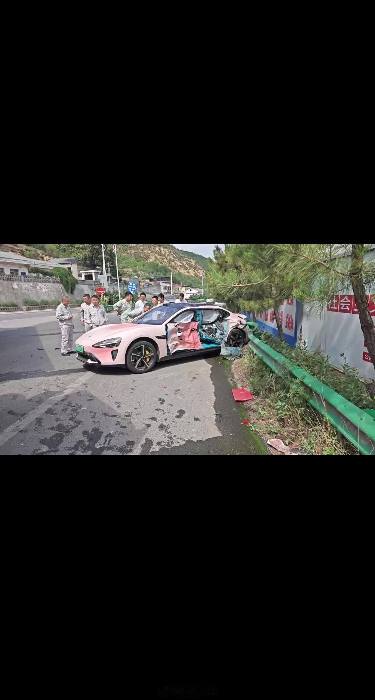 大货车时速80撞小米su7侧面驾驶室，车主和副驾好好的，黑粉剪辑一下又有素材了