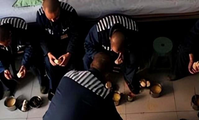 2009年山西一退役武警被刑拘，进入监室的第一天就碰到狱霸，连扇退役武警5个耳光