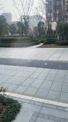 看了张雪峰跑步的视频，身为跑渣的我发现，他的跑步姿势比我专业多了。这几天，“