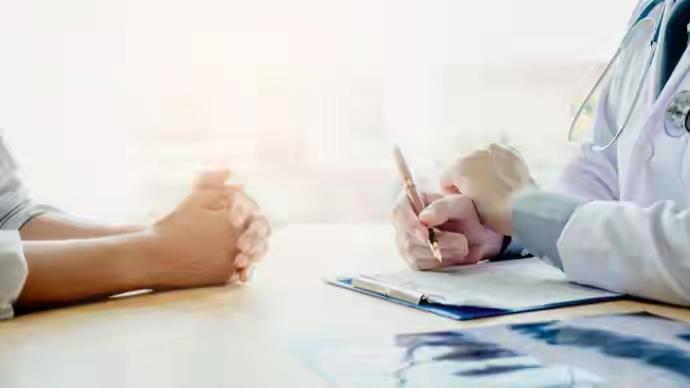 当寒风刺骨，许多人为了抵御严寒、滋补身体，纷纷奔赴各大药店、保健品店，寻求“补品