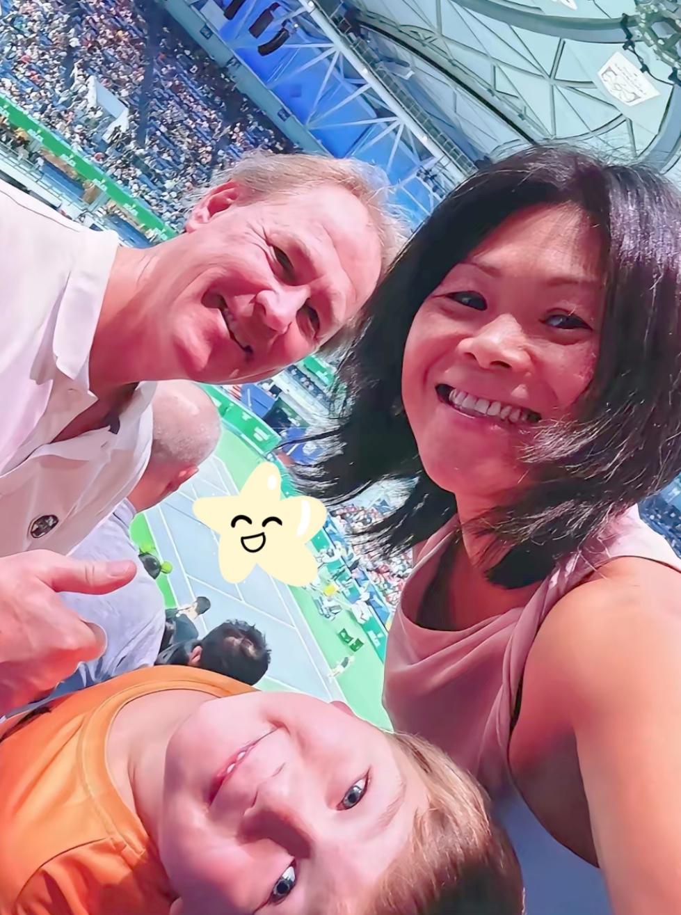 “网球姐”老公这波操作，简直把“自保”俩字写脸上了！连夜删光领英头像和俩人相关照