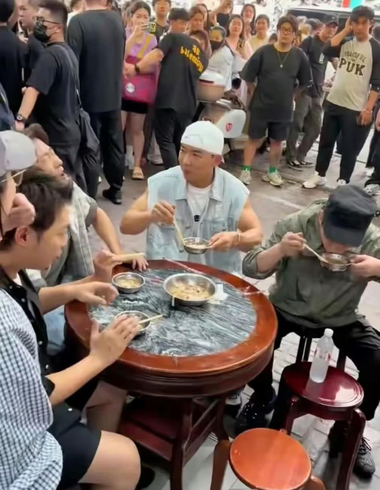 刘畊宏在网红店吃饭强制清场被曝出引发众怒之后，尽管道歉、澄清、报警营销号的造谣诽