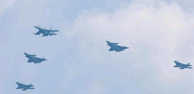 西太空中霸权易主倒计时？中国歼-20/35规模破局中东转向中国战机中国空