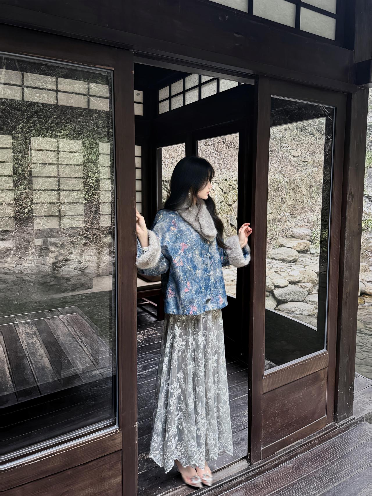 古风少女花影婆娑静享岁月静好古典汉服美人古韵味十足