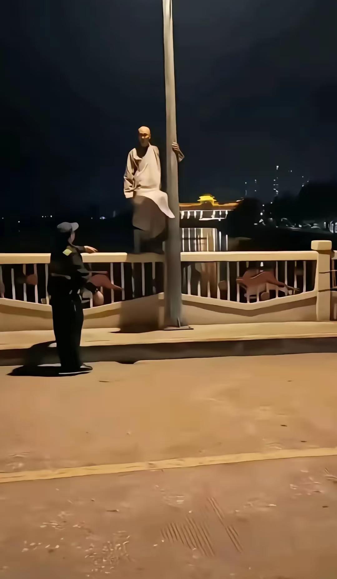 关于释静觉大师大家有没有发现一个奇怪的点！出家人本该看破红尘，他却为被逐寺的事