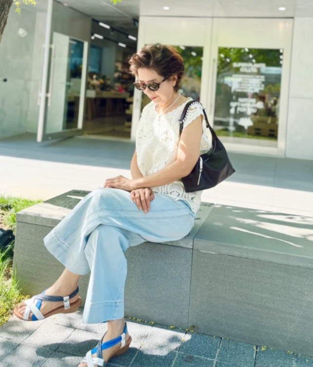 女儿打电话说，让我把房子卖了，跟她去无锡买个200多平的房子，一起住，也便于照顾