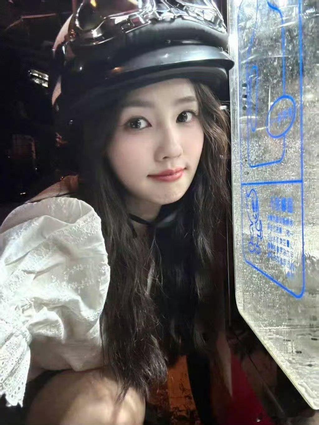 白鹿要发实体EP了！🎉​​​​太期待了粉上白鹿真的好幸福[赢牛奶